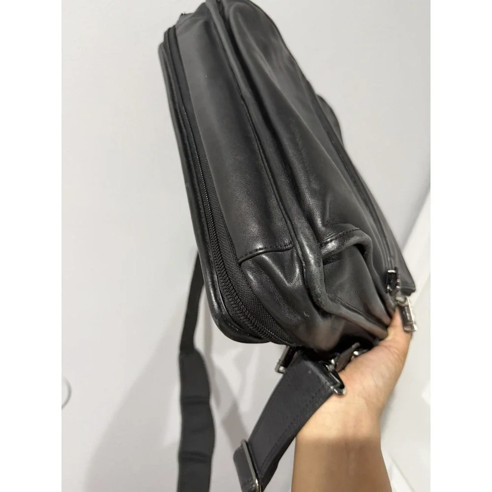 Tumi Leather Messenger Laptop Crossbody Tote Black Bag Pockets L